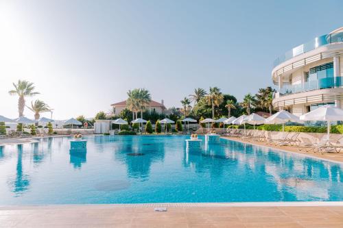 مسبح, فندق سبا إليكا آند ثيرمال ريزورت (Ilica Hotel Spa & Thermal Resort) in تشسما