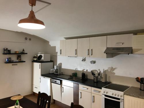 3 Bed Flat - Sleeps 20 - Smoking room - Wifi, Praha (fotografie 9)