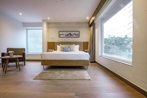 room detail thumbnail 1