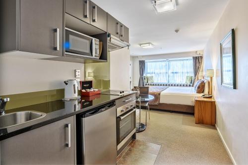 One-Bedroom Suite with Kitchen