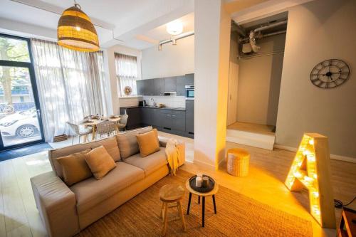  Abiding Great Serviced 3 Bedroom Apartment 119m2 -LK17A- in Rotterdam