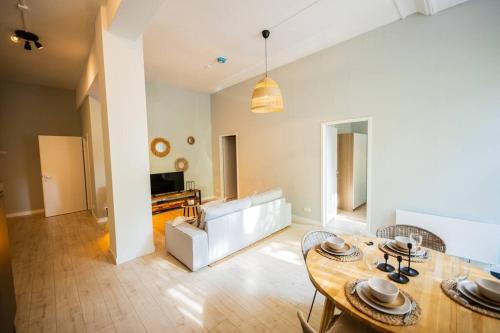 Abiding Great Serviced 3 Bedroom Apartment 119m2 -LK17A- in Rotterdam
