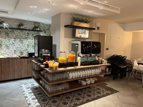 อาหารและเครื่องดื่ม, โรงแรมฟลอริส อาร์เลกิน แกรนด์ เพลส (Floris Arlequin Grand Place Hotel) near ถนนรูเดสบุชเชอร์