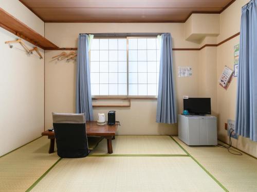 room detail thumbnail 1