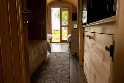 Ivy hill Glamping Pod in 恩尼斯