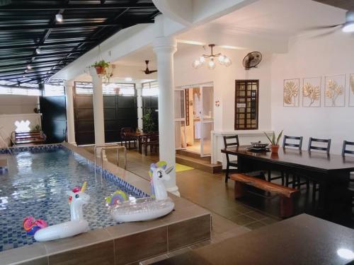 Comfortable Private Swimming Pool Homestay Melaka 20 Pax 5R3B