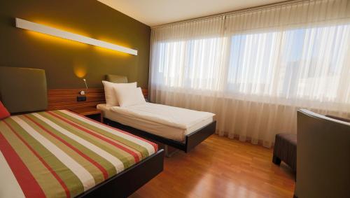 2 twin beds
