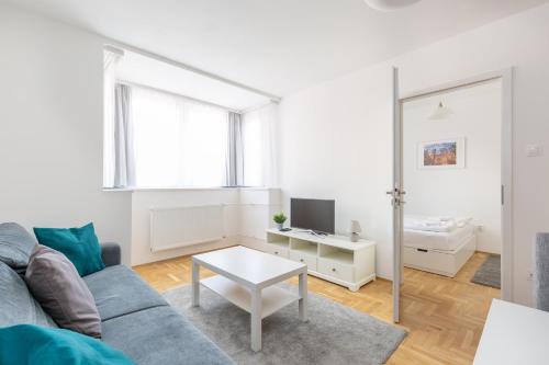 Cozy 3-bedroom Apartment in the Heart of Budapest - image 13