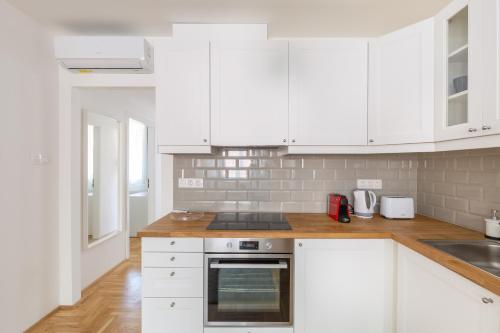 Cozy 3-bedroom Apartment in the Heart of Budapest - image 12