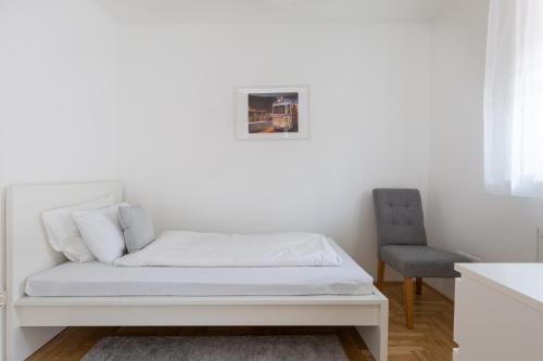 Cozy 3-bedroom Apartment in the Heart of Budapest - image 4