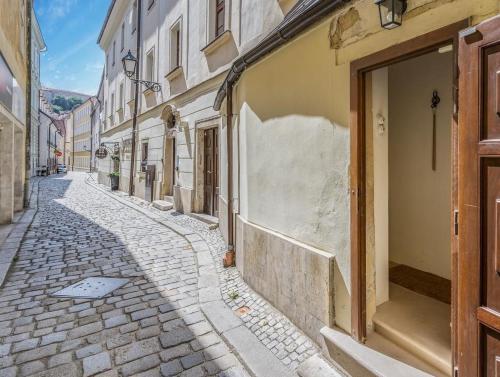 NEW Design & High Standard Apt from 16th Century in Old Town-FREE Parking, Bratislava (Foto 5)