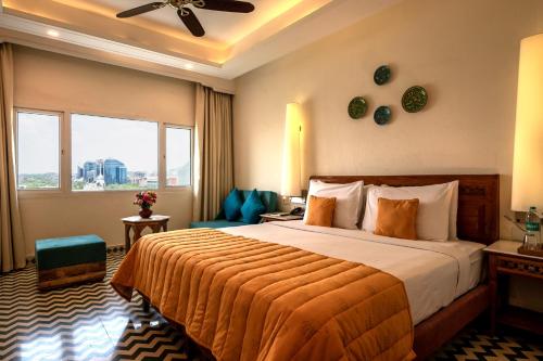 room detail thumbnail 1
