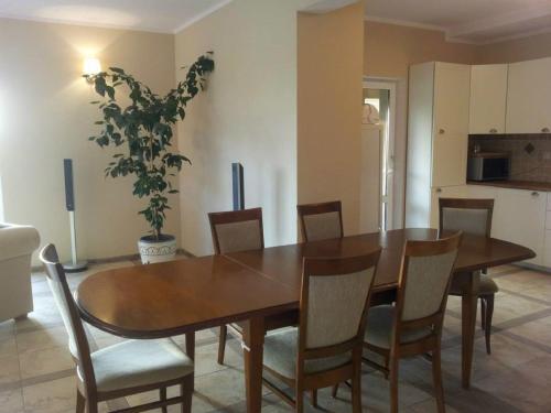 Koplietošanas atpūtas telpa ar TV, Villa Cheval in Aukstadvaris