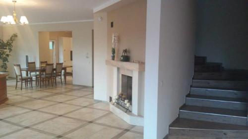 Koplietošanas atpūtas telpa ar TV, Villa Cheval in Aukstadvaris