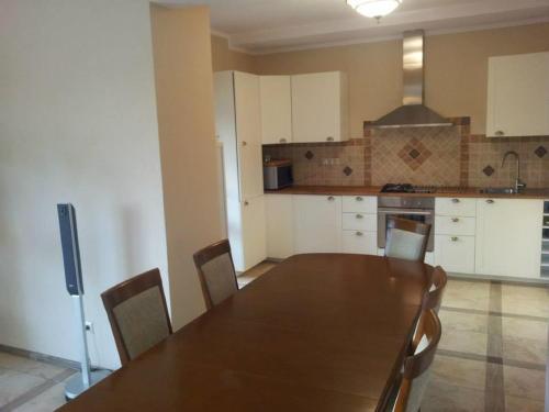 Koplietošanas atpūtas telpa ar TV, Villa Cheval in Aukstadvaris
