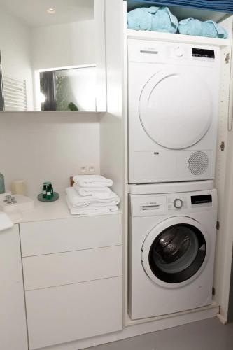 One-Bedroom Suite image 10