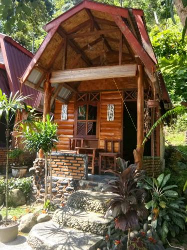 B&B Bukit Lewang - Lucky Bamboo' Bungalows-Resto and OrangUtan Jungle Trekking Tours - Bed and Breakfast Bukit Lewang