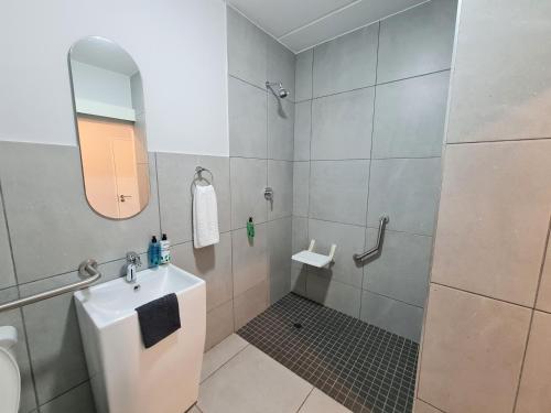 Bathroom, MINT Express Melrose View in Johannesburg