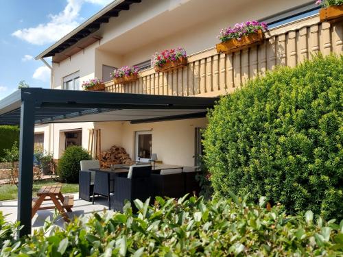 A szálláshely kívülről, Ferienhaus mit zwei separaten 4 Sterne Wohnungen bei Limburg in Hunfelden