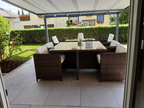 A szálláshely kívülről, Ferienhaus mit zwei separaten 4 Sterne Wohnungen bei Limburg in Hunfelden