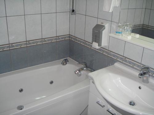 Hotel Grand - image 12