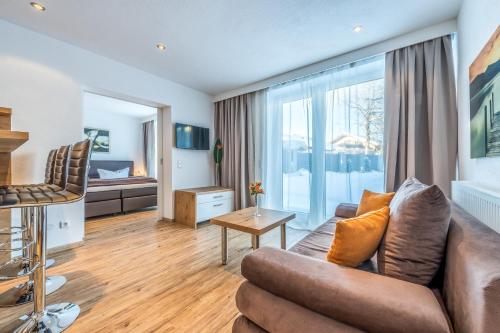 1 king bed, 1 sofa bed