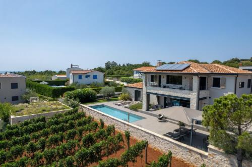 Exclusive Living Villas - image 2