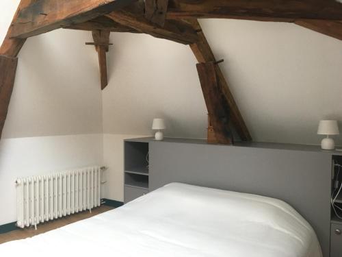 1 queen bed, 2 twin beds