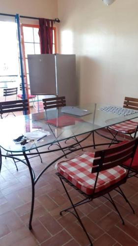 設施, superbe appartement avec piscine, proche centre ville, restaurant, mer in 薩萊