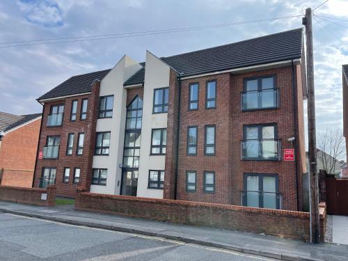Modern, Quiet, Sleeps 8, Parking, Anfield, Beatles, Docks, Liverpool, Liverpool (photo 2)