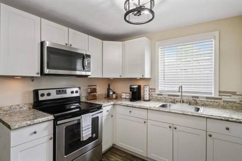 The Spanish Beach Home only 10mins from the beach! in Largo, USA