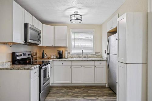 The Spanish Beach Home only 10mins from the beach! in Largo, USA