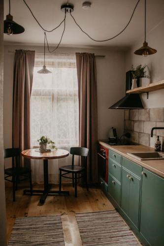 Konyha, Zelta Apelsīna apartamenti (Zelta Apelsina apartamenti) in Kuldiga