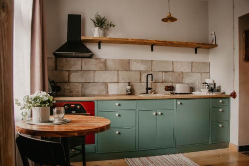 Konyha, Zelta Apelsīna apartamenti (Zelta Apelsina apartamenti) in Kuldiga