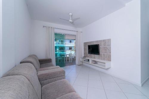 Apto 2 Quartos c/ Suíte a 100m da Praia (Apto 2 Quartos c/ Suite a 100m da Praia) in บอมบิยาส