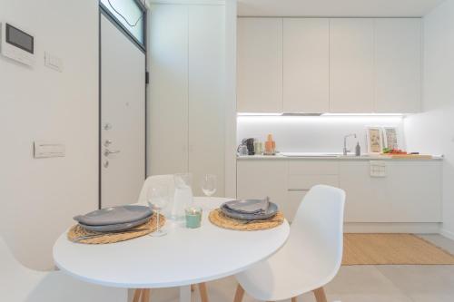 One-Bedroom Apartment image 9