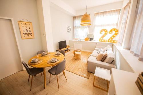  Tastefully 2 Bedroom Serviced Apartment 76m2 -KB22- in Rotterdam