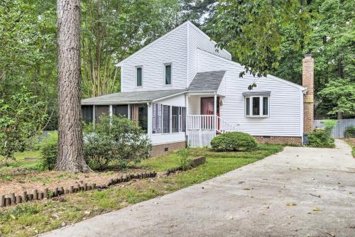 Cozy Cary Abode about 10 Mi to Downtown Raleigh!