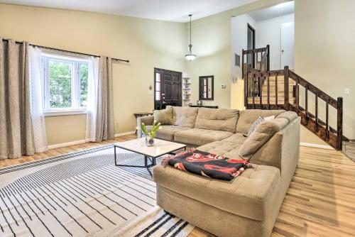 Cozy Cary Abode about 10 Mi to Downtown Raleigh!