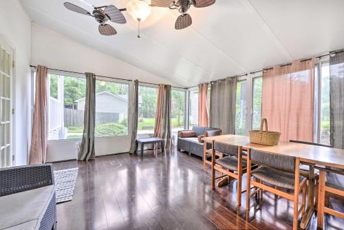 Cozy Cary Abode about 10 Mi to Downtown Raleigh!