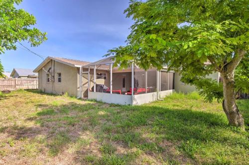 Satellite Beach Home Lanai, Walk to Beach!