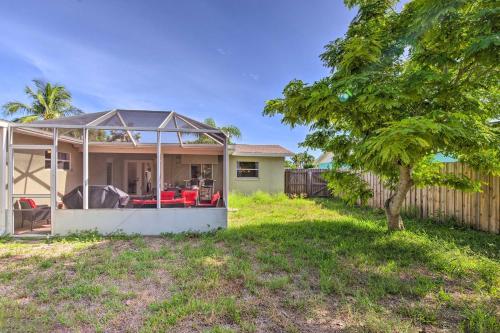 Satellite Beach Home Lanai, Walk to Beach!