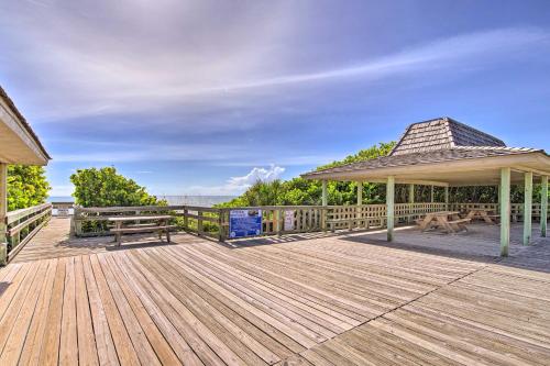 Satellite Beach Home Lanai, Walk to Beach!