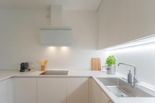 Ginepro & Salvia Apartments in Como by Rent All Como - image 4