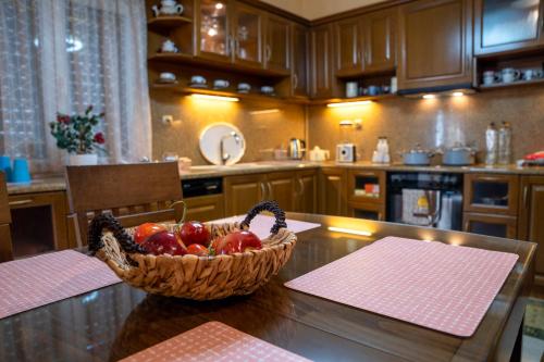 keuken, Sevi's Luxury Guesthouse Villa in Epirus