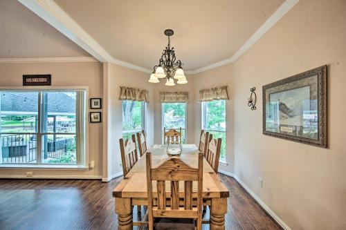Gun Barrel City Lake House with Dock and Sunset Views! in Gun Barrel City, USA