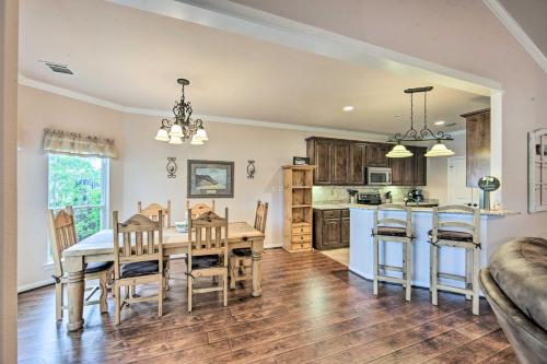 Gun Barrel City Lake House with Dock and Sunset Views! in Gun Barrel City, USA