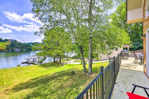 B&B Piney Flats - Waterfront Piney Flats Home with Private Dock! - Bed and Breakfast Piney Flats