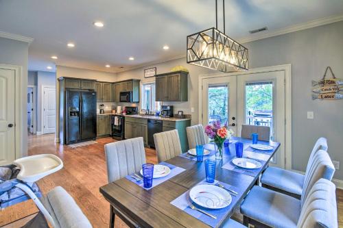 Waterfront Piney Flats Home with Private Dock! in Piney Flats, USA