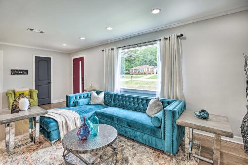 Modern, Colorful Home about 2 Mi to Tuskegee Uni in Tuskegee, USA